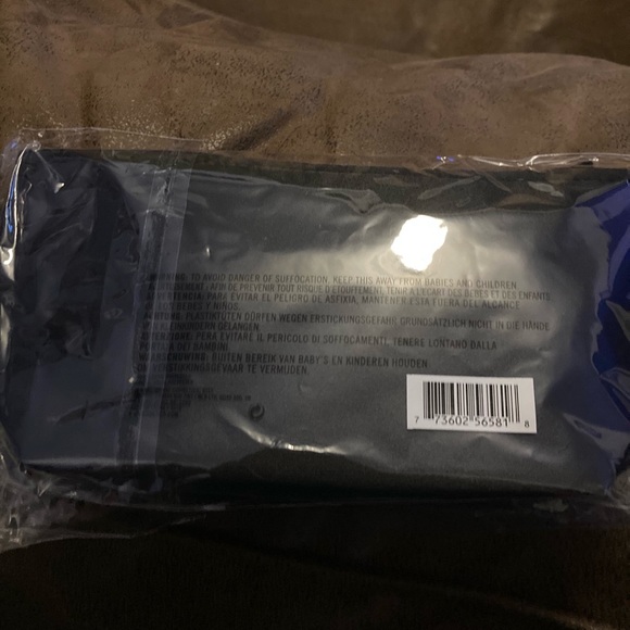 Brand New Selena Makeup Bag include 1 Selena   💄 - Picture 5 of 5